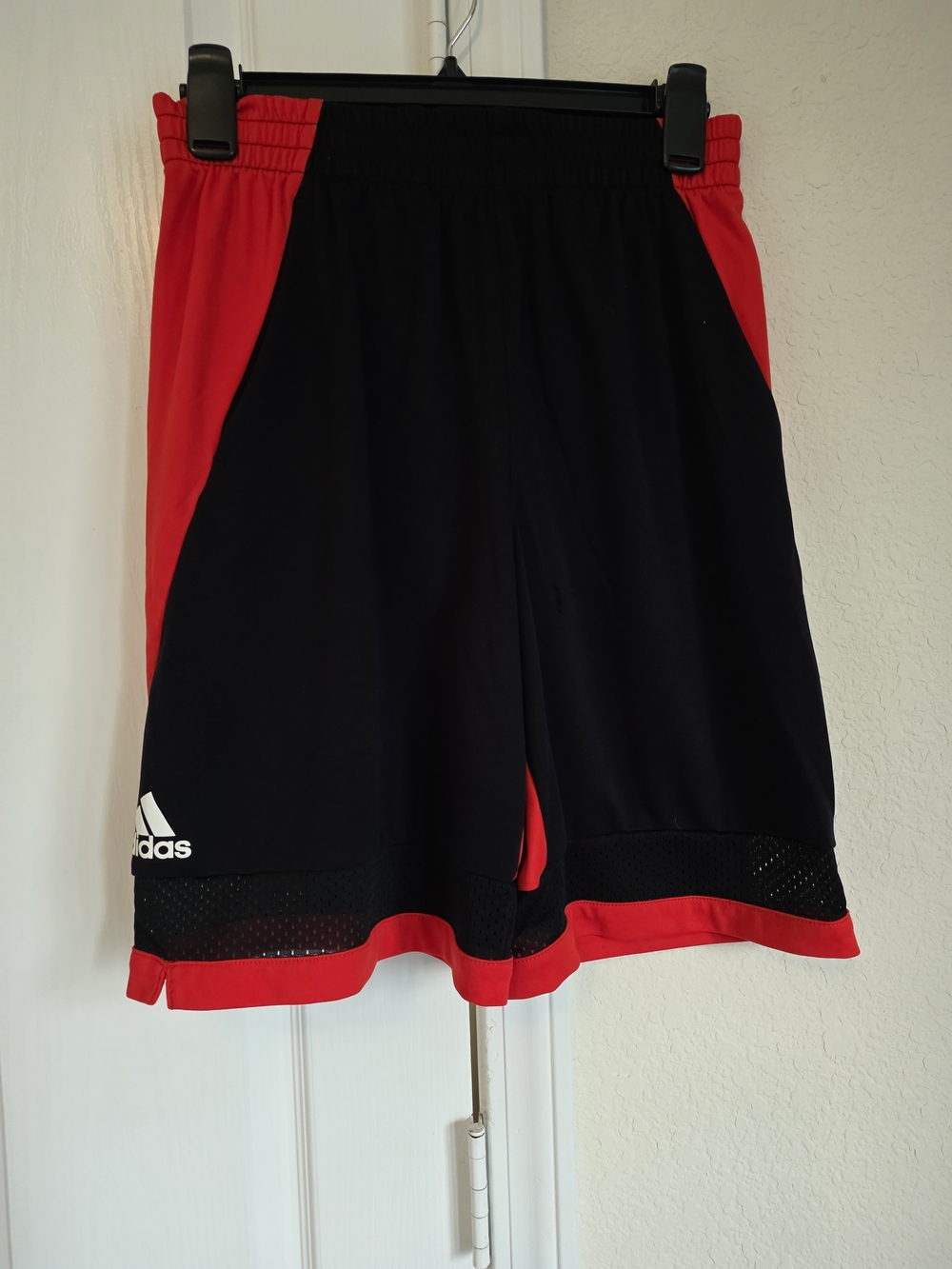 adidas Boys Basketball Shorts - Youth Large (14/16) Black Red Mesh Trim